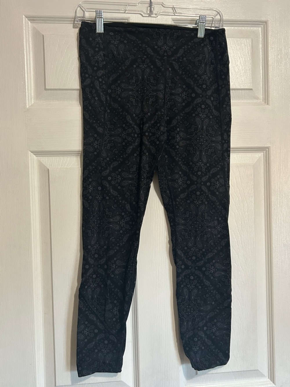 PINK Victoria's Secret Black Paisley Leggings